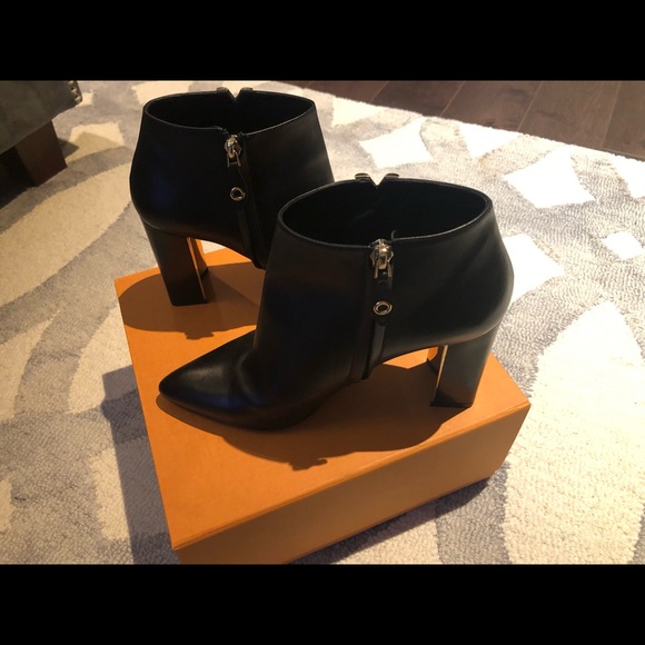 LOUIS VUITTON UPPER EAST LOW BOOTS Sz 38 - Picture 6 of 10